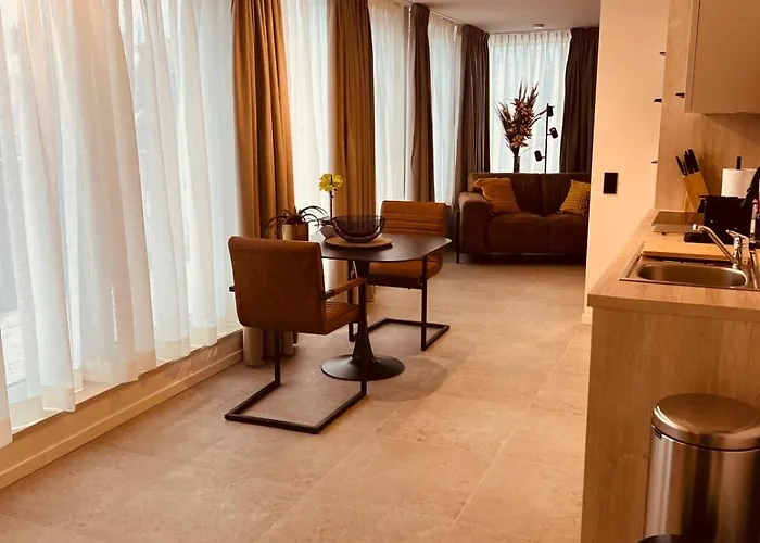 Christina's Luxe Penthouse Daire *